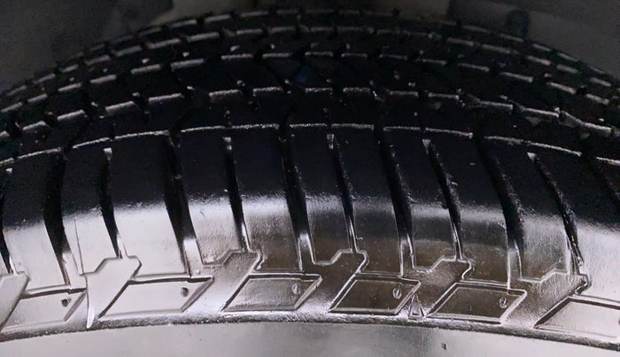2020 Mahindra XUV500 W9, Diesel, Manual, 11,283 km, Right Front Tyre Tread