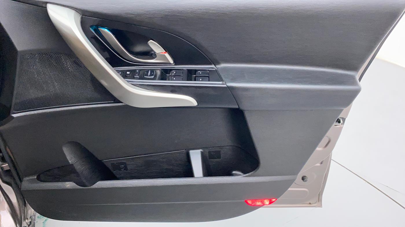 2020 Mahindra XUV500 W9, Diesel, Manual, 11,283 km, Driver Side Door Panels Control