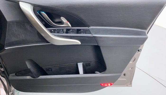 2020 Mahindra XUV500 W9, Diesel, Manual, 11,283 km, Driver Side Door Panels Control