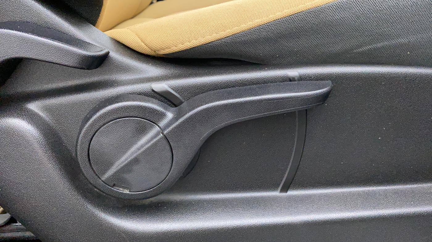 2020 Mahindra XUV500 W9, Diesel, Manual, 11,283 km, Driver Side Adjustment Panel
