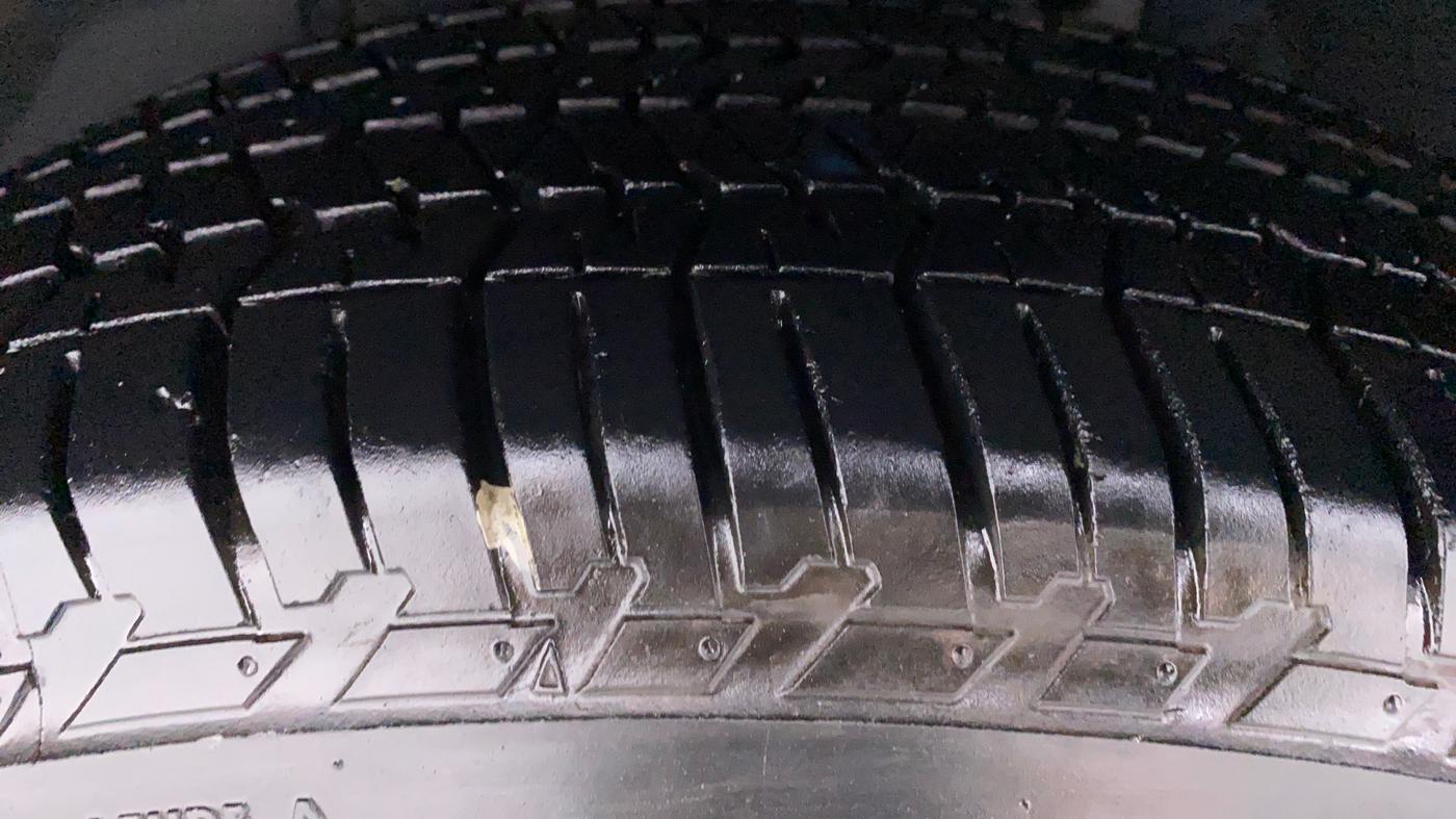 2020 Mahindra XUV500 W9, Diesel, Manual, 11,283 km, Left Front Tyre Tread