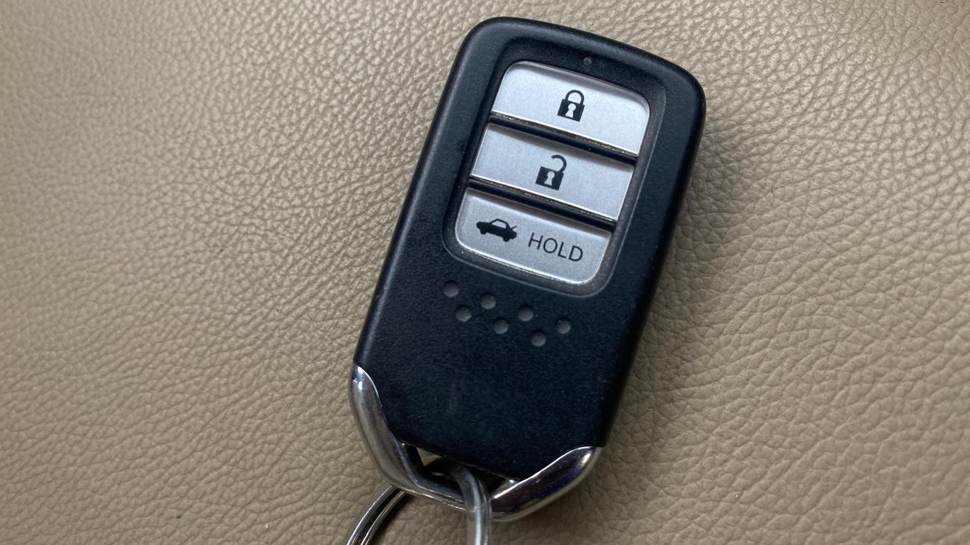 2022 Honda Amaze 1.2L I-VTEC VX CVT, Petrol, Automatic, 95,495 km, Key Close Up