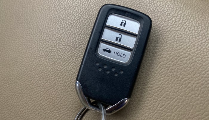 2022 Honda Amaze 1.2L I-VTEC VX CVT, Petrol, Automatic, 95,495 km, Key Close Up