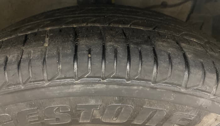 2014 Maruti Ertiga ZDI, Diesel, Manual, 81,227 km, Right Front Tyre Tread