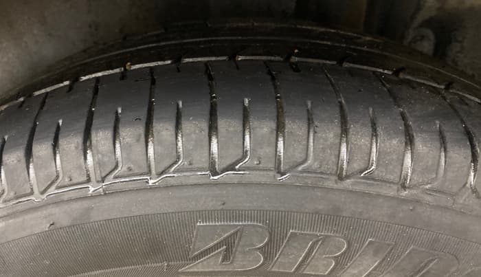 2014 Maruti Ertiga ZDI, Diesel, Manual, 81,227 km, Left Rear Tyre Tread