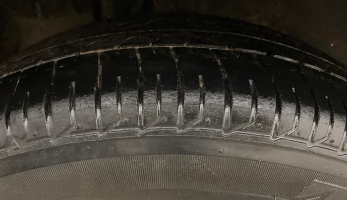 2014 Maruti Ertiga ZDI, Diesel, Manual, 81,227 km, Right Rear Tyre Tread