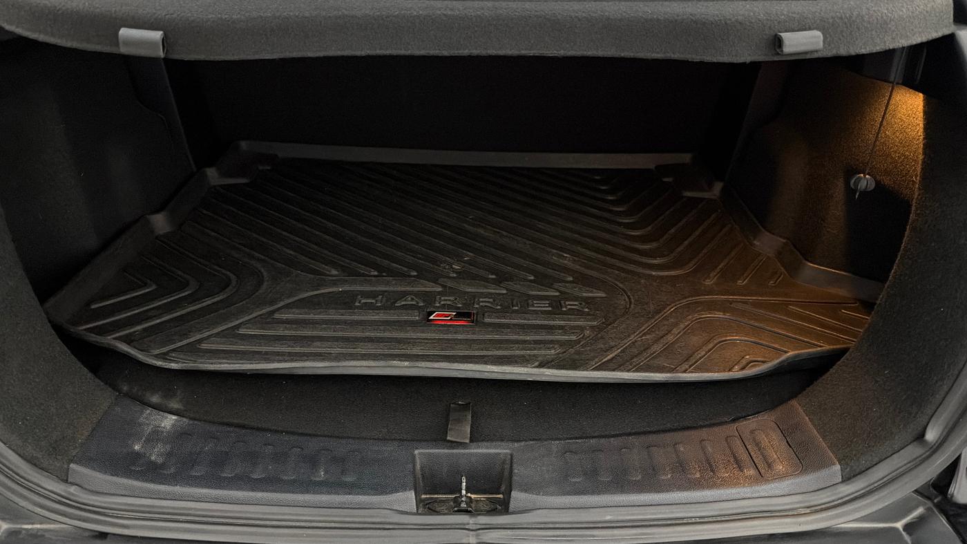 2022 Tata Harrier XTA PLUS 2.0L KRYOTEC DARK EDITION, Diesel, Automatic, 68,413 km, Boot Inside