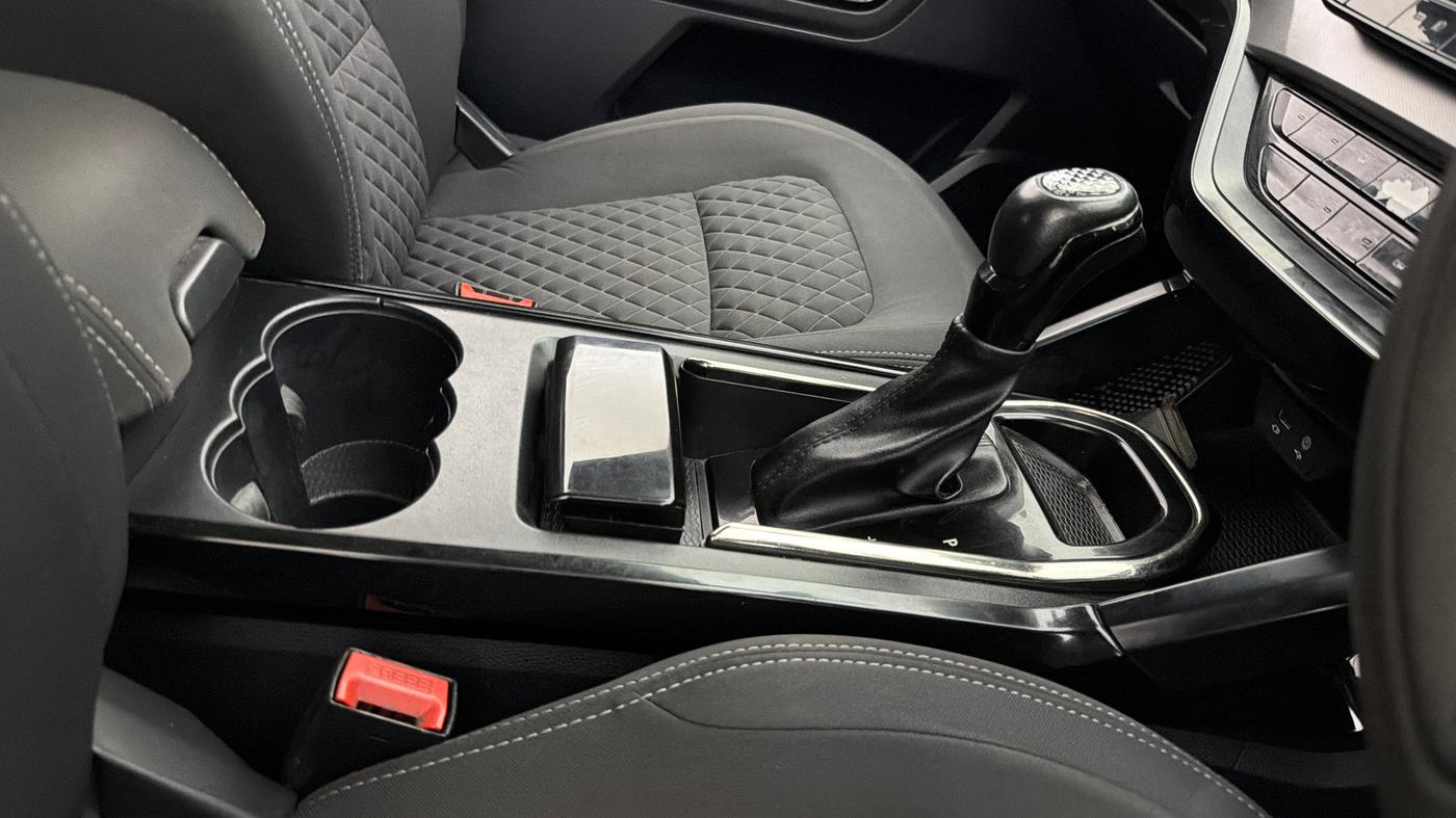 2022 Tata Harrier XTA PLUS 2.0L KRYOTEC DARK EDITION, Diesel, Automatic, 68,413 km, Gear Lever