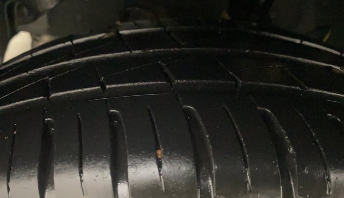 2023 Hyundai GRAND I10 NIOS MAGNA AMT 1.2 KAPPA VTVT, Petrol, Automatic, 7,137 km, Left Front Tyre Tread