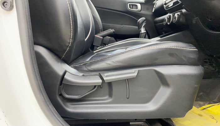 2021 Hyundai VENUE SX 1.0 TURBO, Petrol, Manual, 45,446 km, Driver Side Adjustment Panel