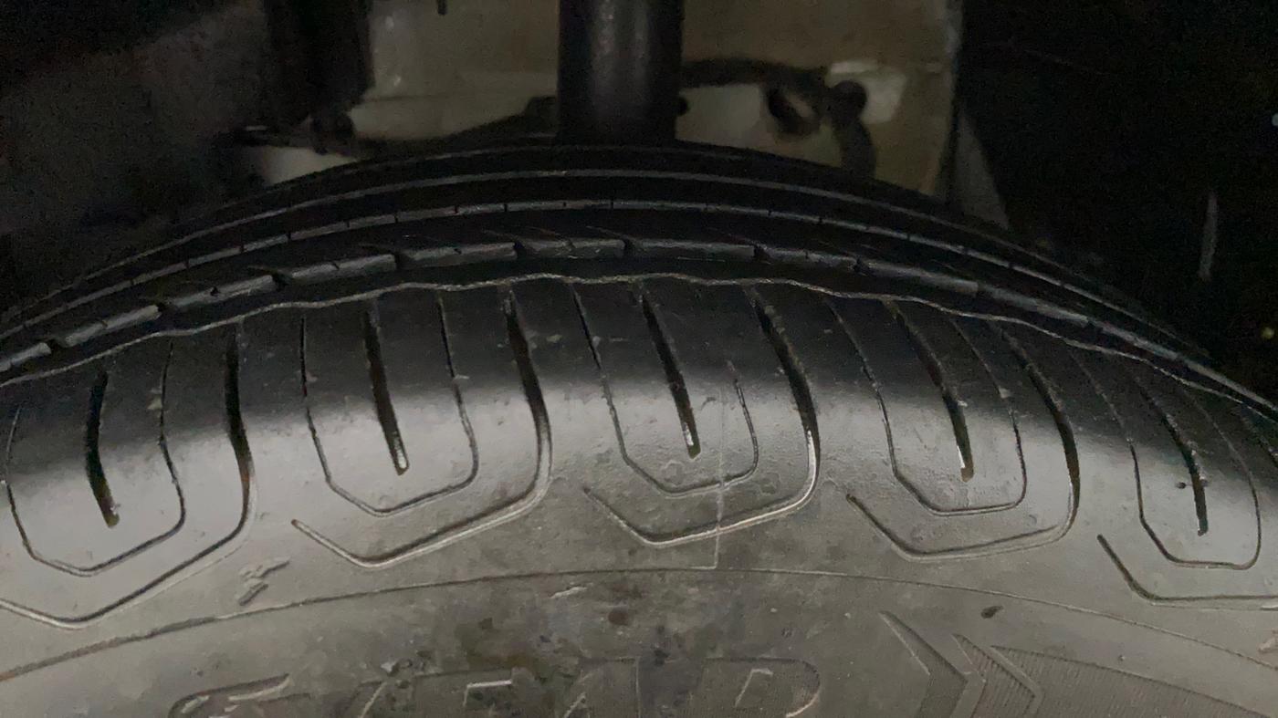 2024 Tata NEXON FEARLESS DUAL TONE 1.2 PETROL, Petrol, Manual, 28,661 km, Left Front Tyre Tread