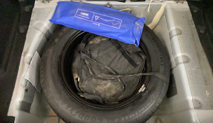 2024 Tata NEXON FEARLESS SUNROOF DUAL TONE 1.2 PETROL, Petrol, Manual, 28,669 km, Spare Tyre