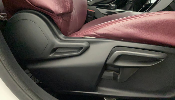 2024 Tata NEXON FEARLESS SUNROOF DUAL TONE 1.2 PETROL, Petrol, Manual, 28,669 km, Driver Side Adjustment Panel