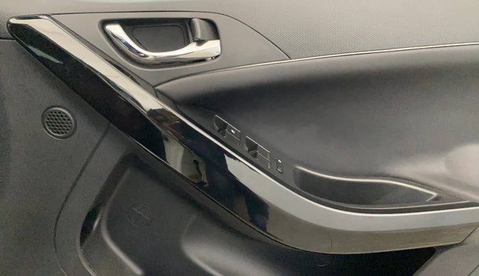 2024 Tata NEXON FEARLESS SUNROOF DUAL TONE 1.2 PETROL, Petrol, Manual, 28,669 km, Driver Side Door Panels Control