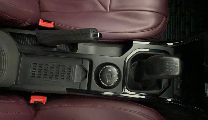 2024 Tata NEXON FEARLESS SUNROOF DUAL TONE 1.2 PETROL, Petrol, Manual, 28,669 km, Gear Lever