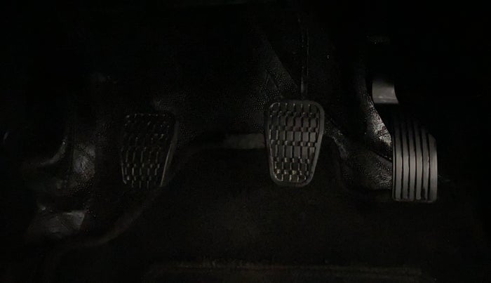 2024 Tata NEXON FEARLESS SUNROOF DUAL TONE 1.2 PETROL, Petrol, Manual, 28,669 km, Pedals