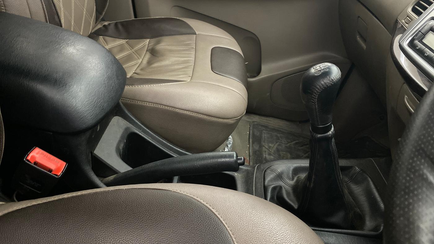 2015 Toyota Innova 2.5 VX 8 STR, Diesel, Manual, 55,485 km, Gear Lever