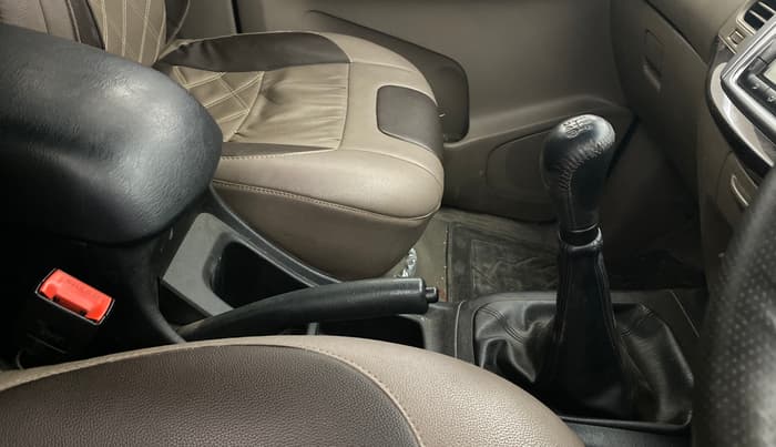 2015 Toyota Innova 2.5 VX 8 STR, Diesel, Manual, 55,485 km, Gear Lever