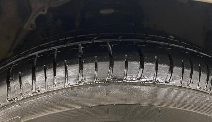 2015 Toyota Innova 2.5 VX 8 STR, Diesel, Manual, 55,485 km, Right Front Tyre Tread