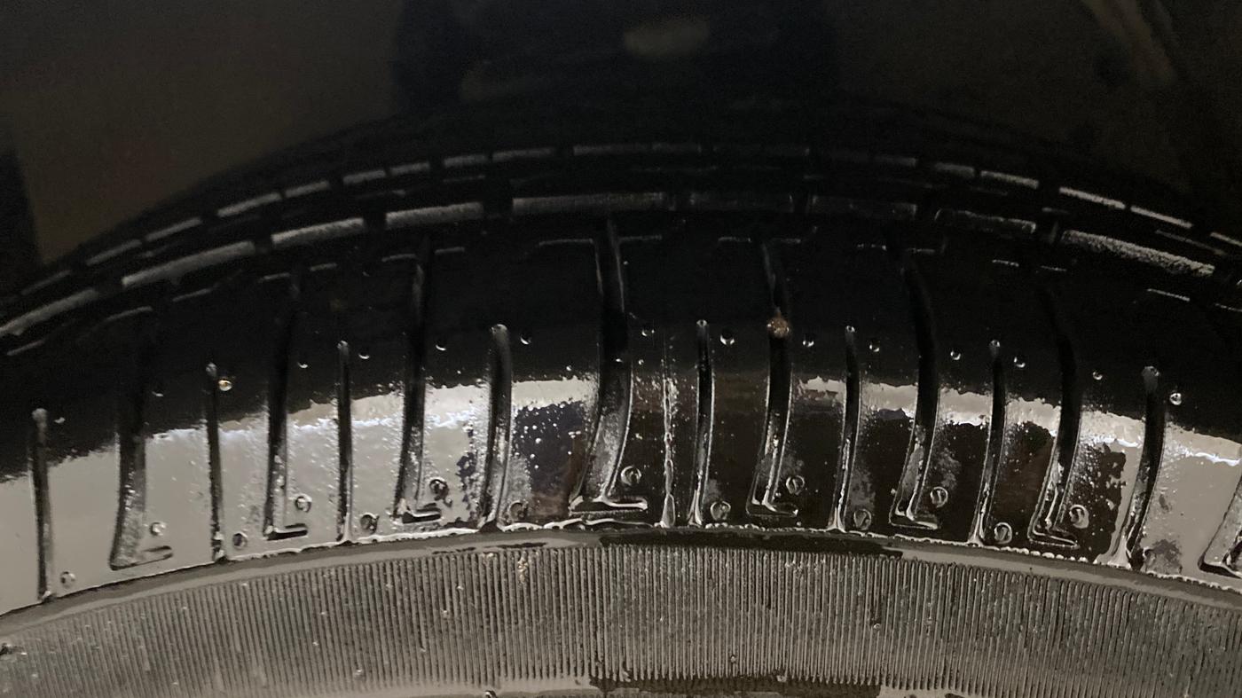 2015 Toyota Innova 2.5 VX 8 STR, Diesel, Manual, 55,485 km, Left Front Tyre Tread