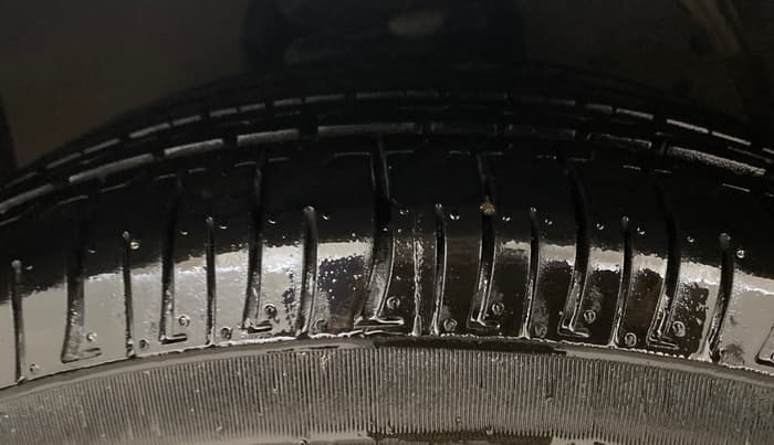 2015 Toyota Innova 2.5 VX 8 STR, Diesel, Manual, 55,485 km, Left Front Tyre Tread