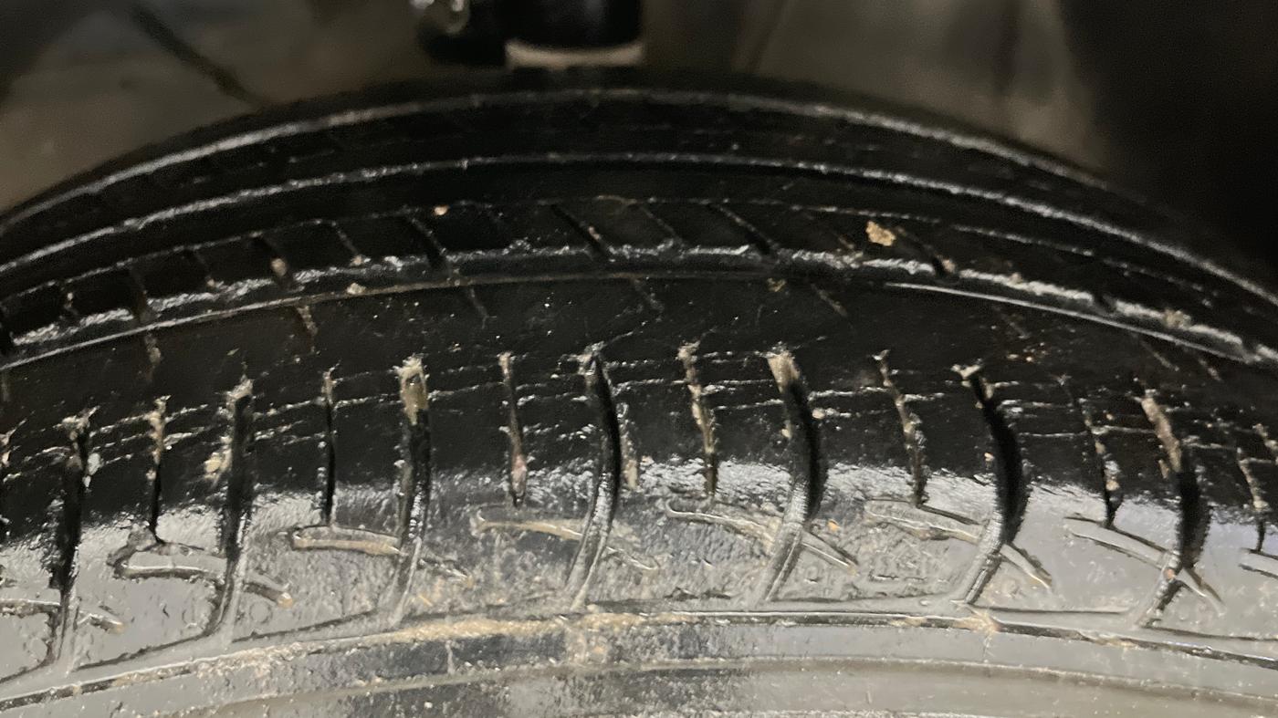 2017 Maruti Baleno DELTA PETROL 1.2, Petrol, Manual, 26,185 km, Left Front Tyre Tread