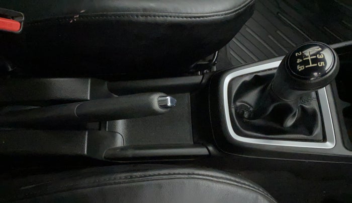 2020 Maruti Swift VXI, Petrol, Manual, 17,025 km, Gear Lever