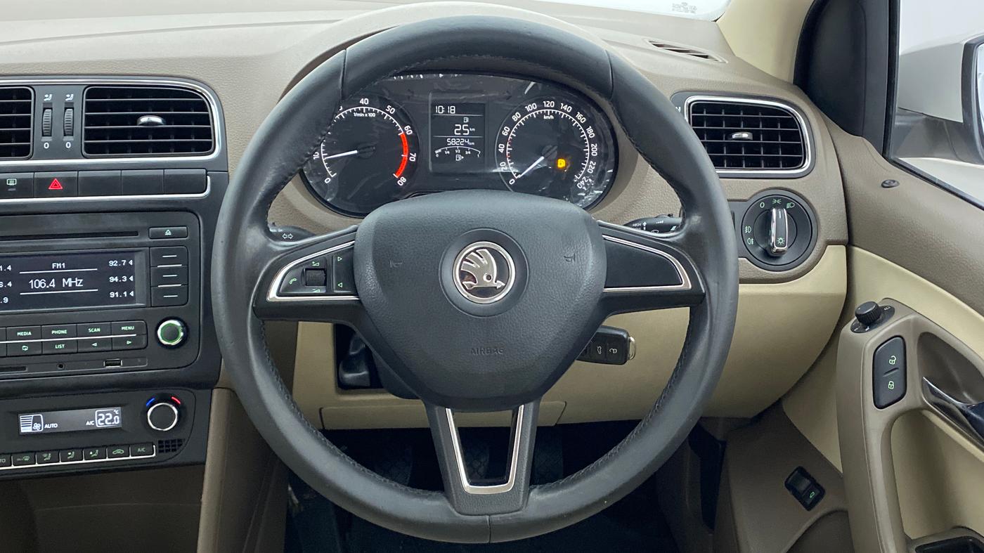 2016 Skoda Rapid 1.6 MPI MT STYLE PLUS, Petrol, Manual, 58,224 km, Steering Wheel Close Up