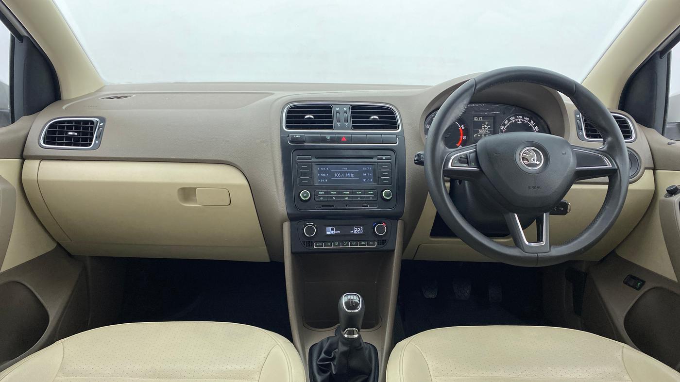 2016 Skoda Rapid 1.6 MPI MT STYLE PLUS, Petrol, Manual, 58,224 km, Dashboard
