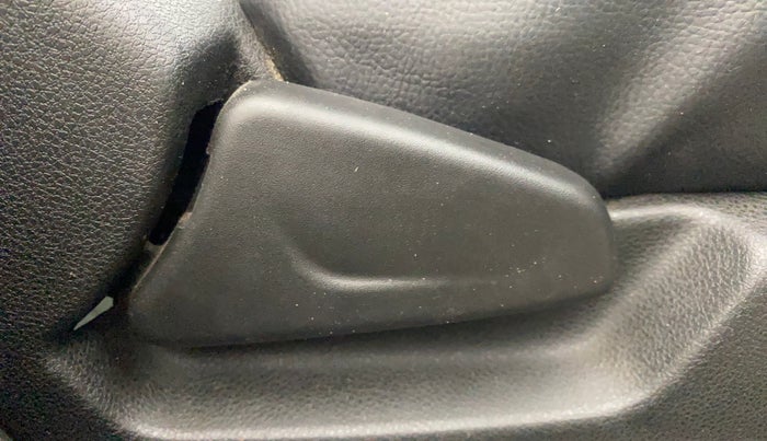 2020 Renault Kwid NEOTECH RXL 1.0 MT, Petrol, Manual, 41,516 km, Driver Side Adjustment Panel