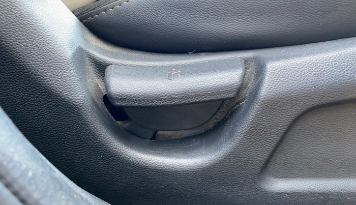 2019 Hyundai Elite i20 MAGNA PLUS 1.2, CNG, Manual, 69,315 km, Driver Side Adjustment Panel