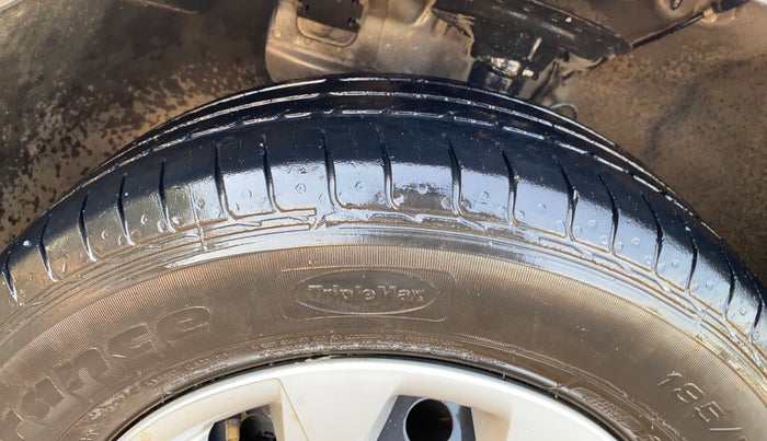 2019 Hyundai Elite i20 MAGNA PLUS 1.2, CNG, Manual, 69,315 km, Left Front Tyre Tread