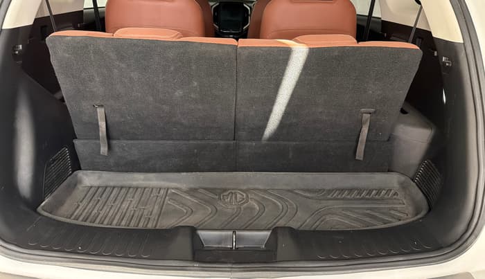 2022 MG HECTOR PLUS SHARP 2.0 DIESEL TURBO MT 6-STR, Diesel, Manual, 44,951 km, Boot Inside