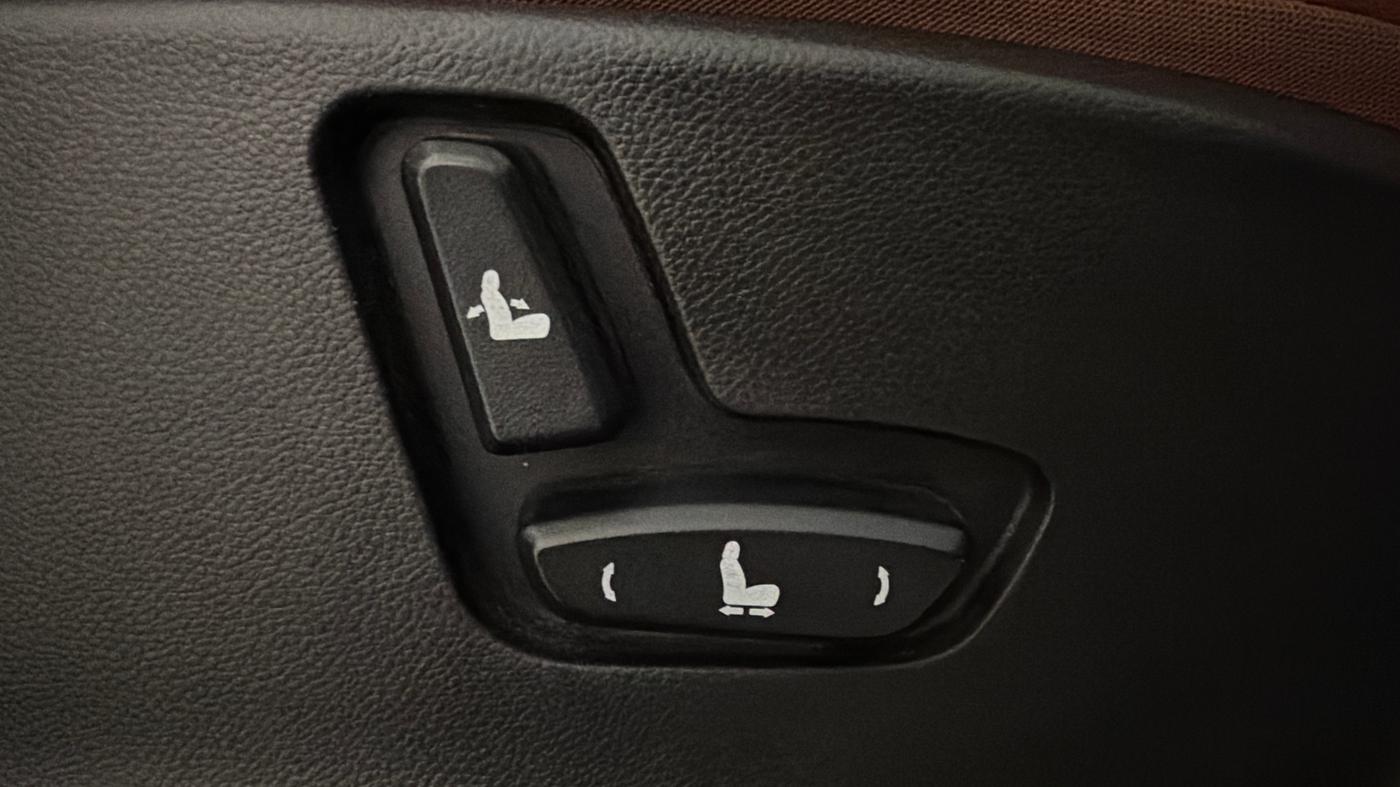 2022 MG HECTOR PLUS SHARP 2.0 DIESEL TURBO MT 6-STR, Diesel, Manual, 45,115 km, Driver Side Adjustment Panel