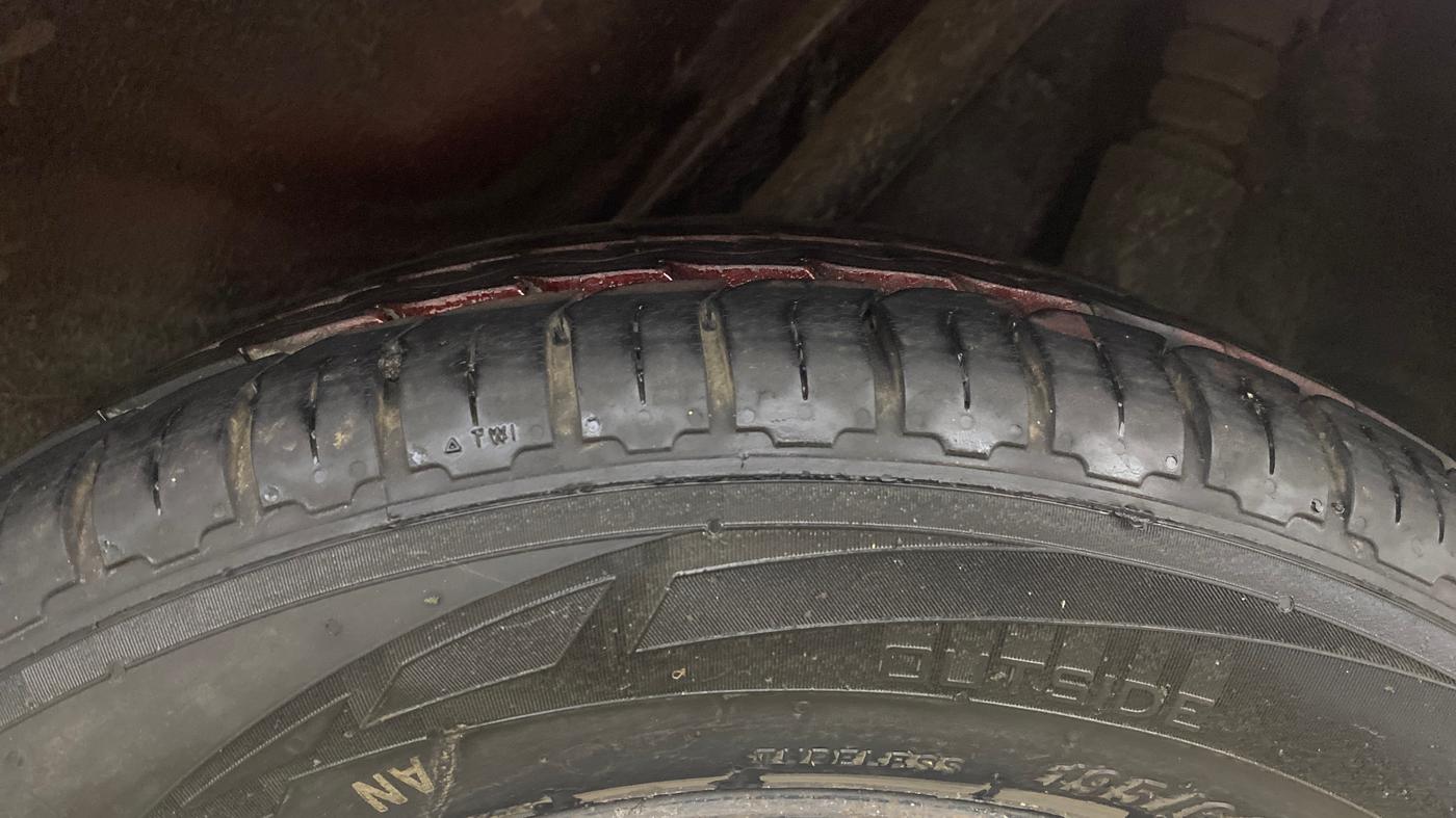 2014 Honda Mobilio 1.5L I-DTEC S, Diesel, Manual, 1,20,361 km, Left Rear Tyre Tread