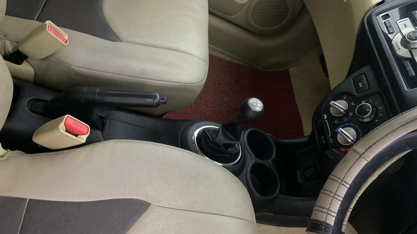 2014 Honda Mobilio 1.5L I-DTEC S, Diesel, Manual, 1,20,361 km, Gear Lever