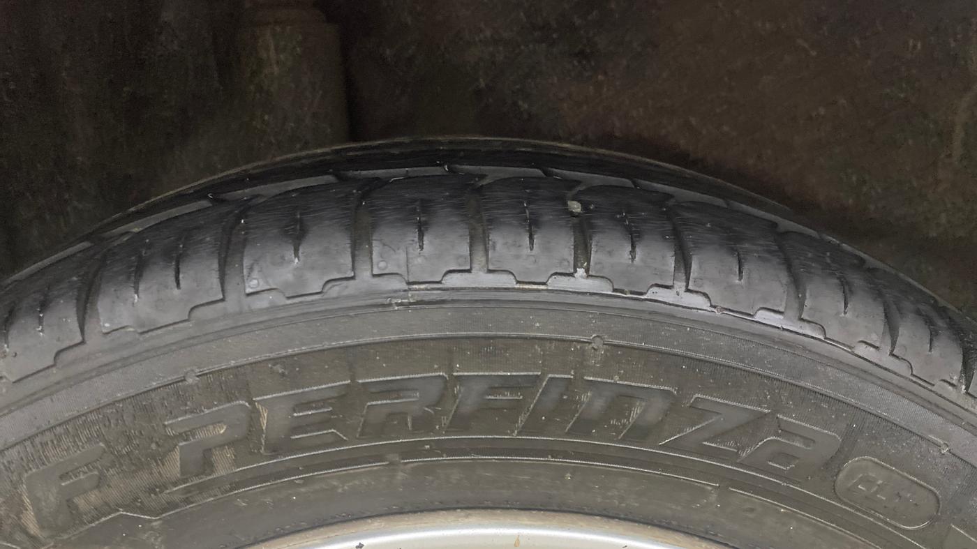 2014 Honda Mobilio 1.5L I-DTEC S, Diesel, Manual, 1,20,361 km, Right Rear Tyre Tread