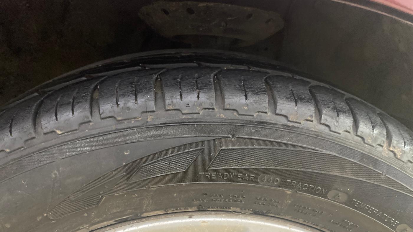2014 Honda Mobilio 1.5L I-DTEC S, Diesel, Manual, 1,20,361 km, Right Front Tyre Tread
