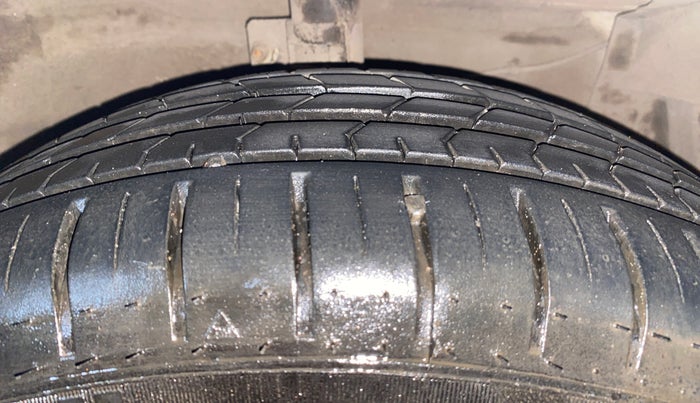 2018 Maruti Ciaz ALPHA 1.5 SHVS PETROL, Petrol, Manual, 41,792 km, Right Front Tyre Tread