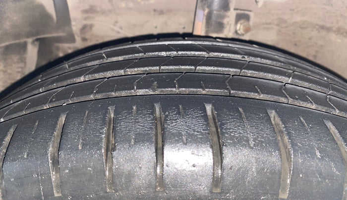 2018 Maruti Ciaz ALPHA 1.5 SHVS PETROL, Petrol, Manual, 41,792 km, Left Front Tyre Tread