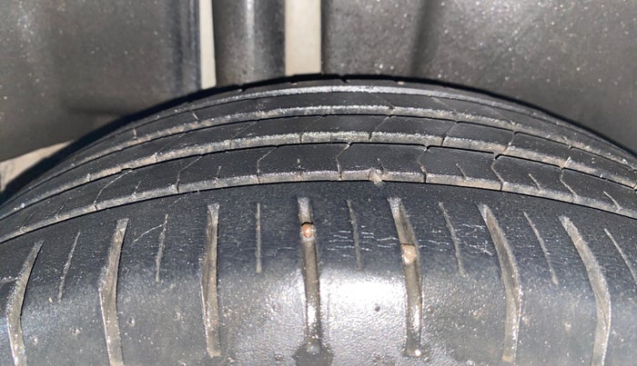 2018 Maruti Ciaz ALPHA 1.5 SHVS PETROL, Petrol, Manual, 41,792 km, Right Rear Tyre Tread