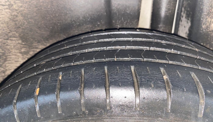 2018 Maruti Ciaz ALPHA 1.5 SHVS PETROL, Petrol, Manual, 41,792 km, Left Rear Tyre Tread