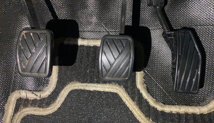 2019 Maruti Swift VXI, Petrol, Manual, 1,06,076 km, Pedals