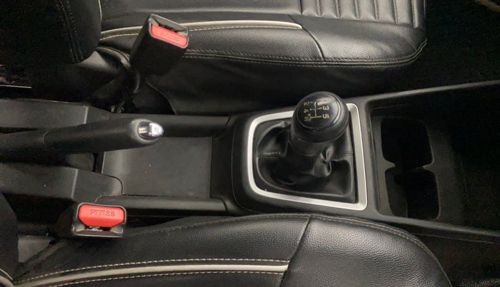 2019 Maruti Swift VXI, Petrol, Manual, 1,06,076 km, Gear Lever