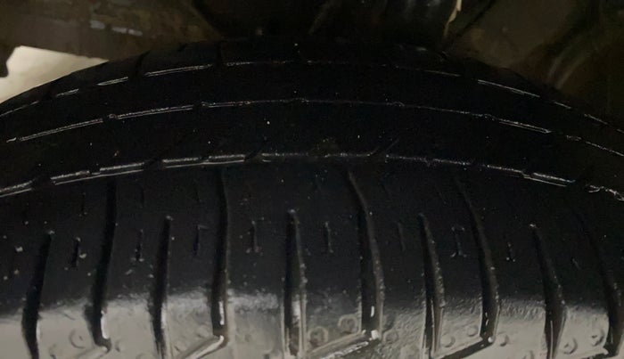 2019 Maruti Swift VXI, Petrol, Manual, 1,06,076 km, Left Front Tyre Tread