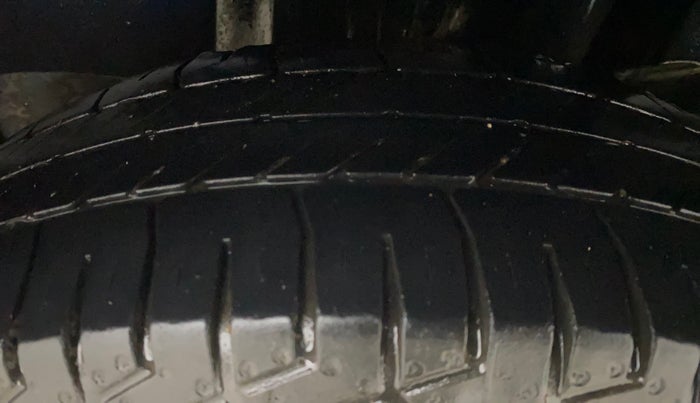 2019 Maruti Swift VXI, Petrol, Manual, 1,06,076 km, Left Rear Tyre Tread