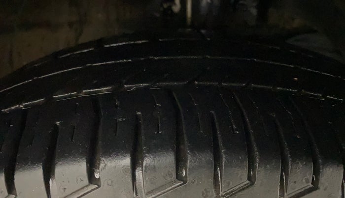 2019 Maruti Swift VXI, Petrol, Manual, 1,06,076 km, Right Front Tyre Tread