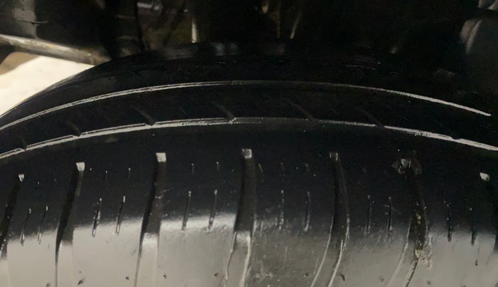 2019 Maruti Swift VXI, Petrol, Manual, 1,06,076 km, Right Rear Tyre Tread