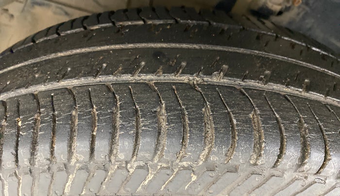 2014 Maruti Swift Dzire VXI, Petrol, Manual, 39,070 km, Left Front Tyre Tread