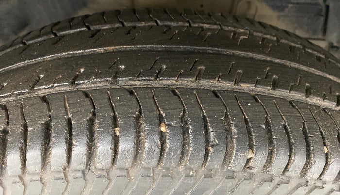 2014 Maruti Swift Dzire VXI, Petrol, Manual, 39,070 km, Right Front Tyre Tread